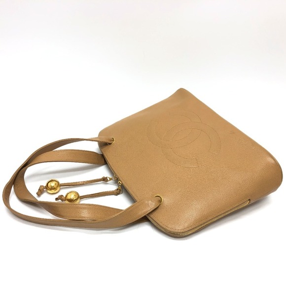 CHANEL Cream Tote Bag - Picture 6 of 15